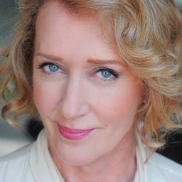 Lisa Long 飾演 Susan