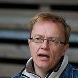 Mika Nuojua 飾演 Aatos