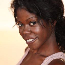 茱蓮娜·奇迪·希爾 - 鐵馭神兵演員 飾演