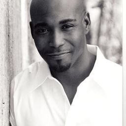 Cory McMillan 飾演 A.C. Officer #1