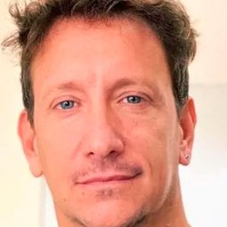 尼古拉斯·瓦茲奎茲 飾演 Self