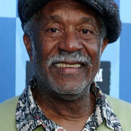 Lee Weaver 飾演 Ralph