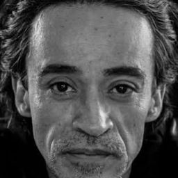 羅貝托·索沙 飾演 Rentería