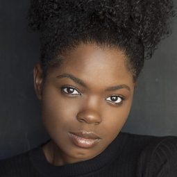 Kyanna Simone Simpson - 恐怖大媽演員 飾演Young Sue Ann
