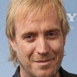 域斯伊凡 - 阿倫與夥伴演員 飾演Len