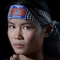 泰菈·山 - 他們先殺了我父親：柬埔寨女孩的回憶演員 飾演Khmer Rouge Leader