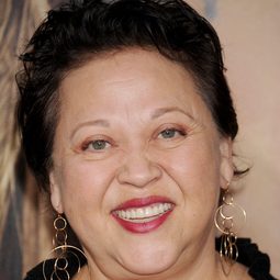 艾美·希爾 飾演 Tūtū