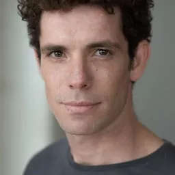 Yavor Baharov 飾演 Avcı