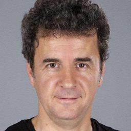 索莫·卡爾凡 飾演 Onur