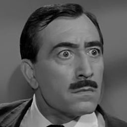 Athinodoros Prousalis 飾演 chief of police