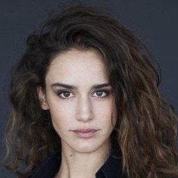 瓦倫緹娜·貝兒 - 巴治奧：神奇小馬尾演員 飾演Andreina