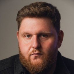 Lewis Ian Bray - 海葵演員 飾演Poacher 2