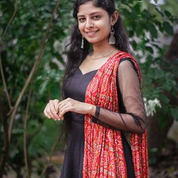 阿希拉·巴爾加萬 飾演 Smrithi