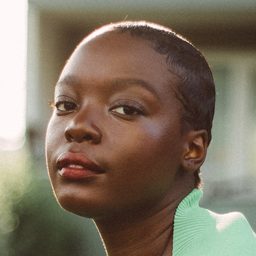 朵琳恩達基雷 飾演 Angela Asesa