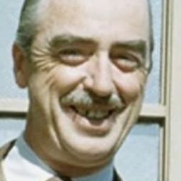 Jack Carr 飾演 Flops