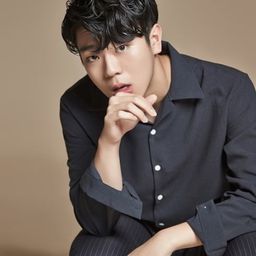 Kim Sang-woo 飾演 Park Jung-ho