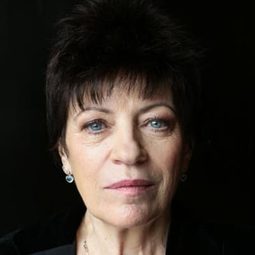 盧米妮塔·喬吉烏 飾演 Mioara Avram