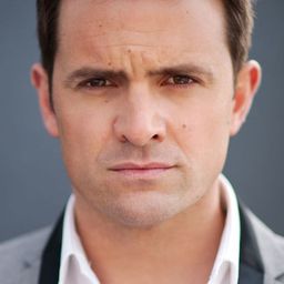 Matt Minto 飾演 Chief