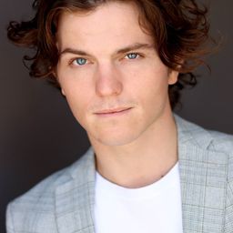 Tom Russell 飾演 Chook