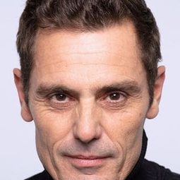 西里爾·勒坎特 - Trahie !演員 飾演Commissaire Lannier