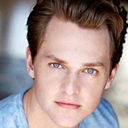 Conrad Bluth 飾演 Ryan