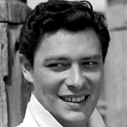 Carlos Rivas 飾演 Juan Guzmán