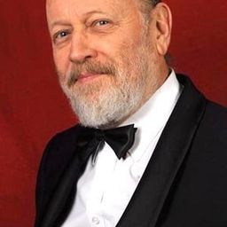 馬高斯蒙士托 飾演 Ermitaño (voice)