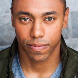 Brandon Rush - 隔壁的男孩殺過來演員 飾演Paramedic