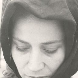 Toula Stathopoulou 飾演 Eleni