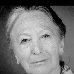 Concha Hidalgo 飾演 Octavio Marquez's Grandmother