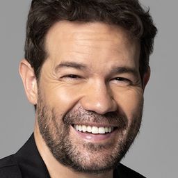 Juan Dávila 飾演 Pedro