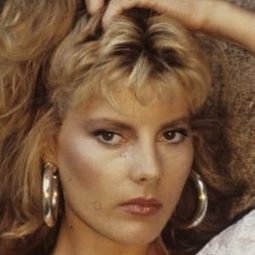 Elvire Audray 飾演 Catherine Miles Armstrong