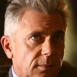 Daniel Martin - Queen to Play演員 飾演Le président du club d'échecs