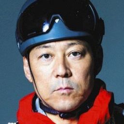 東野 幸治 飾演 