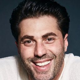 亞當·雷 飾演 Joe Biden