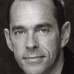 Mark Caven 飾演 Winton Cornelis