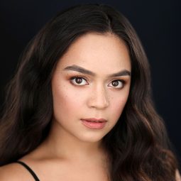 Kaitlyn Santa Juana - 我們的小小聖誕演員 飾演Nadine