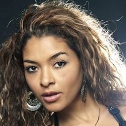 Stephanie Schildknecht 飾演 Abel's Mother