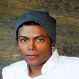 E. Casanova Evans 飾演 Video Waiter (Michael Jackson)