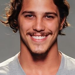 羅慕洛·內托 飾演 Greg