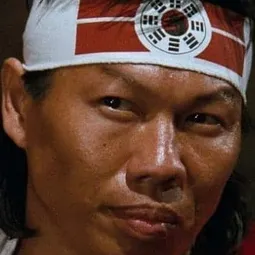 楊斯 - 血腥格鬥演員 飾演Chong Lee