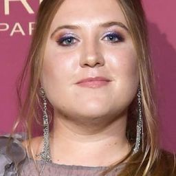 潔西·艾略特 飾演 Ella