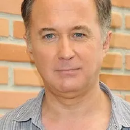 路易斯·貝爾梅霍 飾演 Armando