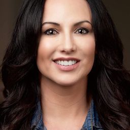 Sheri Davis 飾演 segment "Los Angeles Connection"