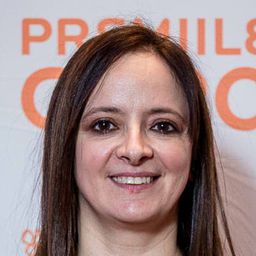 Mihaela Sîrbu 飾演 Sultana