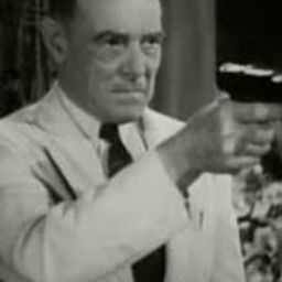 Wilhelm von Brincken 飾演 Mueller