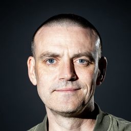 Frank Quitely 飾演 Self