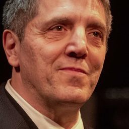 Hervé Laudière 飾演 Marko