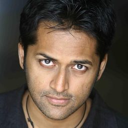 羅杰·納拉揚 飾演 Kalinga