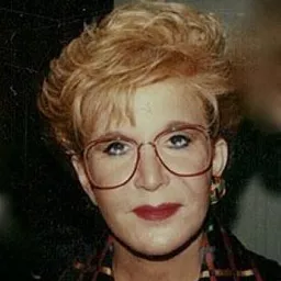 Sally Jessy Raphael - Resident Alien演員 飾演Talk Show Host (archive footage)